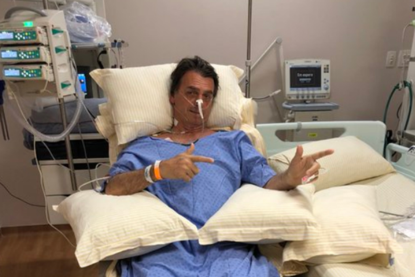 Senador divulga foto da cicatriz de Bolsonaro: ‘Força, capitão’ 