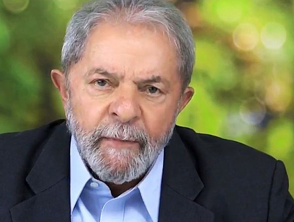 Ministro do TSE proíbe PT de apresentar Lula como candidato