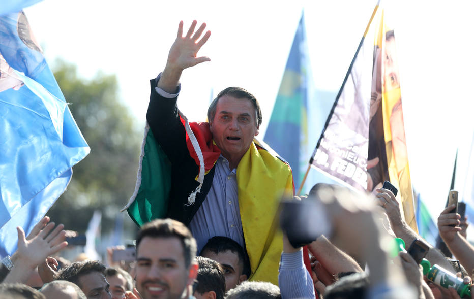 Bolsonaro amplia liderança e chega a 26% das intenções de voto