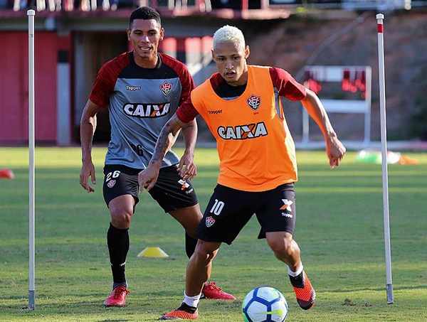 Vitória e Ceará vivem momentos parecidos no segundo turno