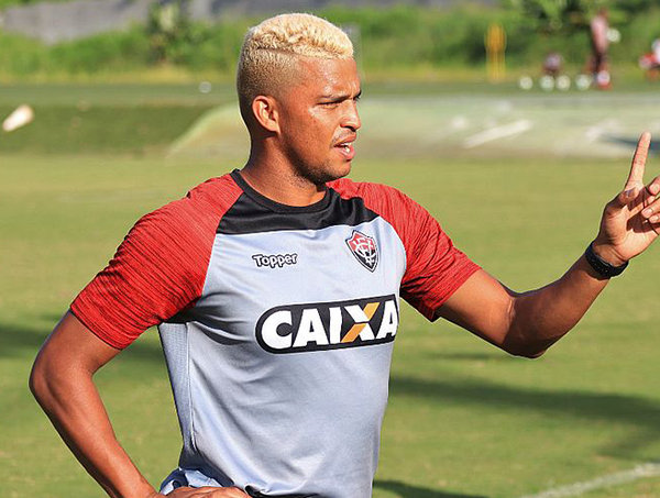 De volta ao time, Aderllan quer manter boa fase da defesa do Leão