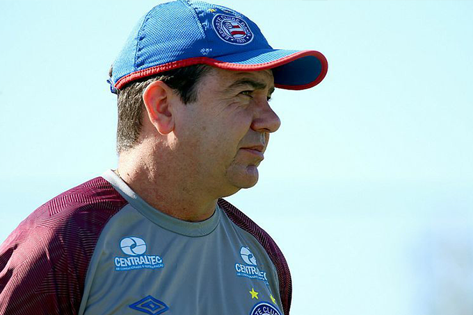 Com desfalques e dúvidas, Enderson faz testes na equipe