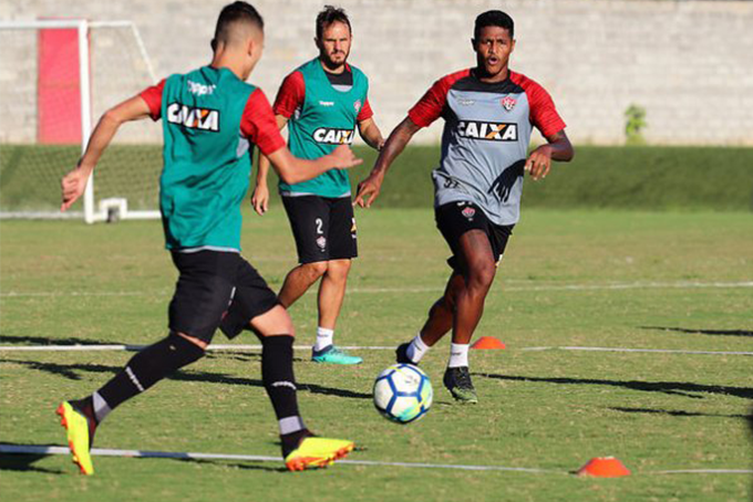 Vitória pega o Ceará fora de casa neste sábado