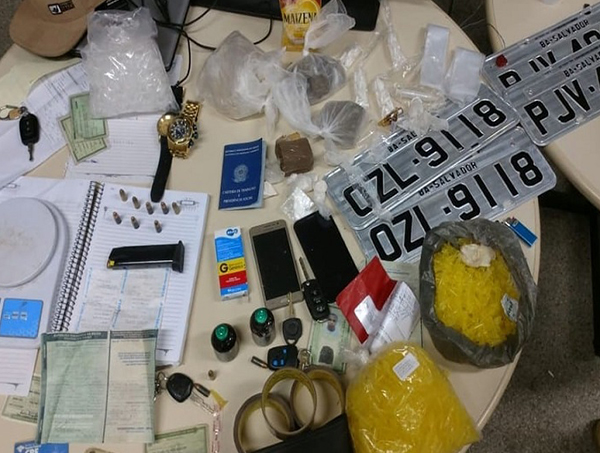 Polícia prende quadrilha que usava carros blindados para assaltar bancos 