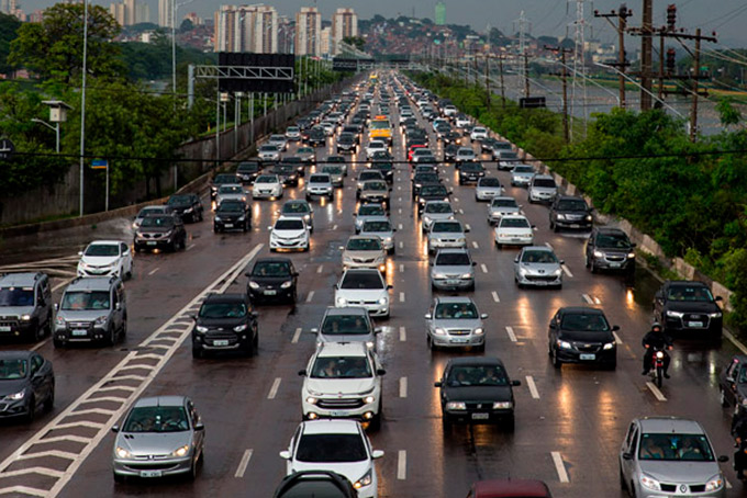 Brasil reduz mortes no trânsito, mas está longe da meta para 2020
