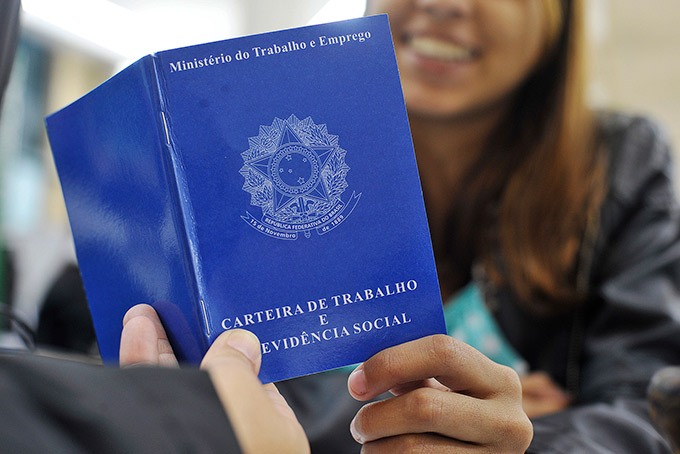 Brasileiros desistem mais rapidamente de procurar emprego