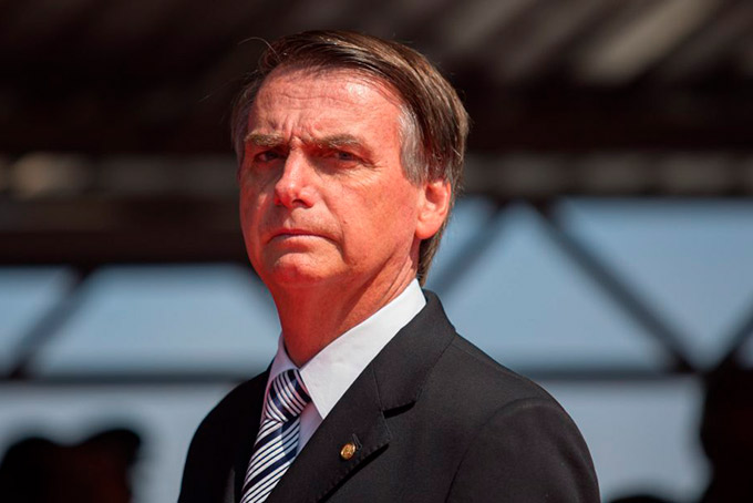 Após drenagem, Bolsonaro grava vídeo: 'me aguardem'