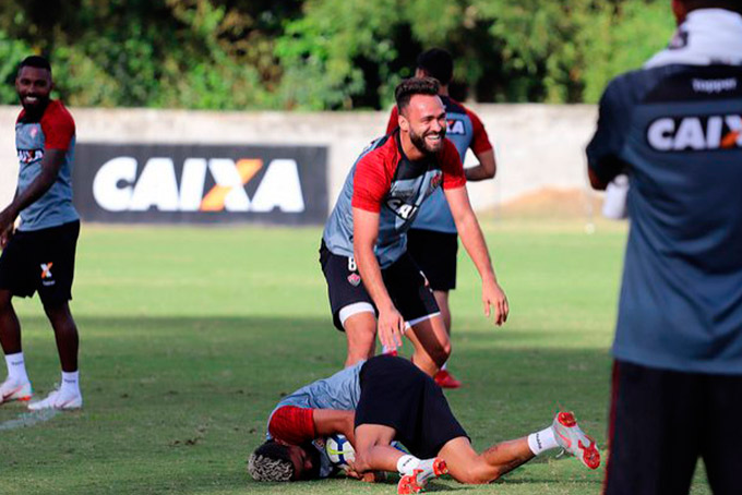 Maurício comemora gol marcado, mas lamenta revés