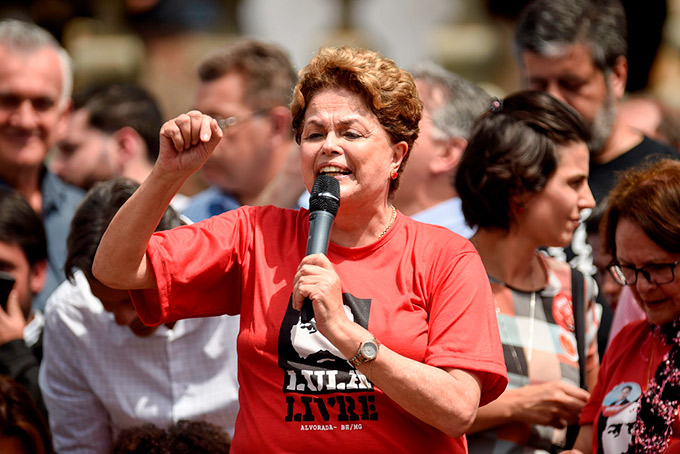 Dilma chama Bolsonaro de 'coiso' e Temer de 'usurpador'
