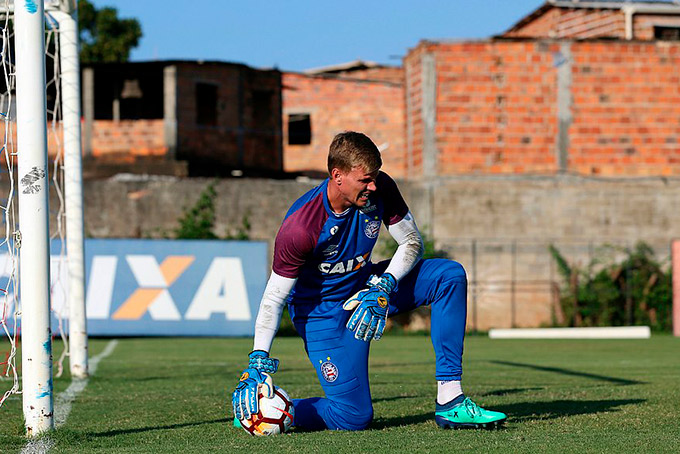 Suspenso, Douglas desfalca o Bahia contra o Flamengo