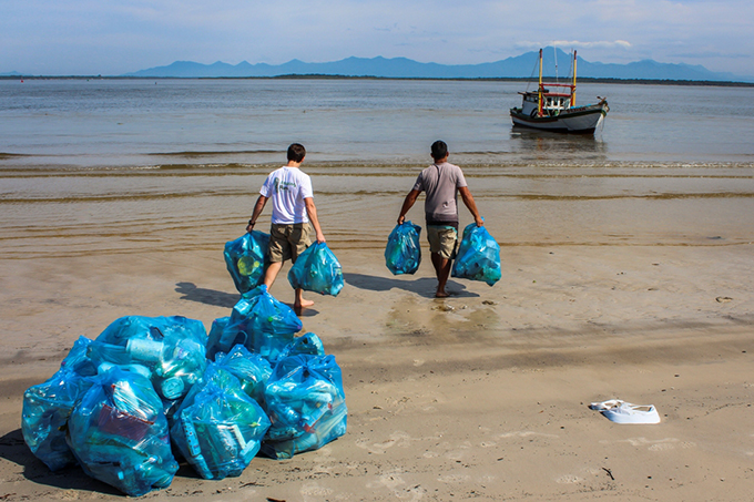 Ação de Limpeza de Praias acontece em Praia do Forte neste sábado