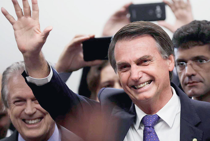 Bolsonaro passa dos 30% e Haddad se isola em segundo lugar 