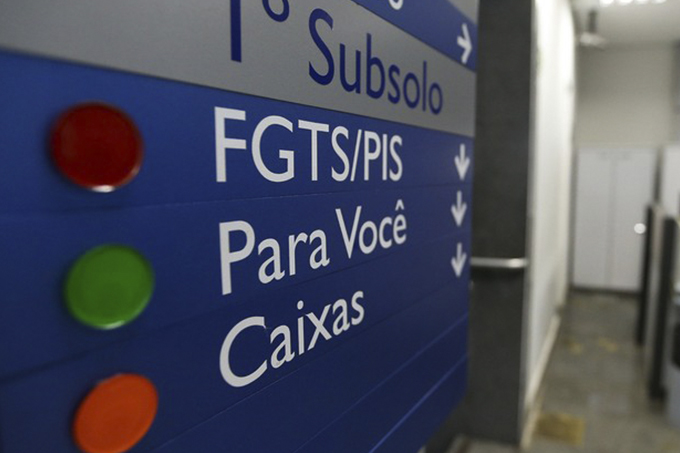 Agências da Caixa vão abrir mais cedo para saques do PIS