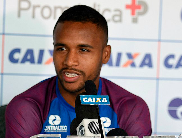 Garçom tricolor na Série A, Elber está 'feliz com o bom momento'