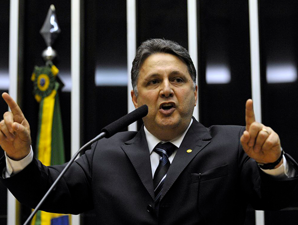 TSE julga Garotinho inelegível e o afasta de campanha a governo