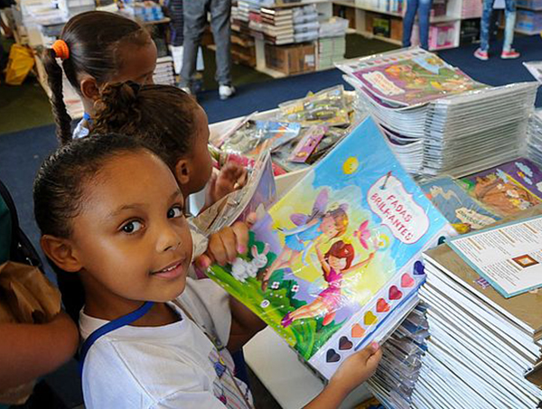 Alunos da rede pública receberão livros literários a partir de 2019