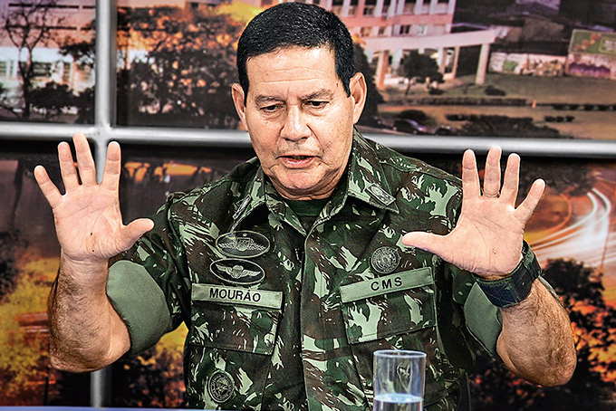 'Vou ficar em silêncio obsequioso', diz vice de Bolsonaro