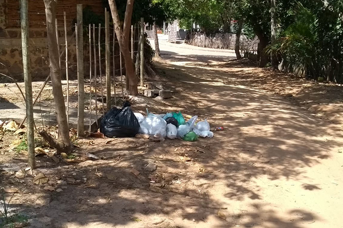 Moradores de Imbassaí solicitam da prefeitura container de lixo