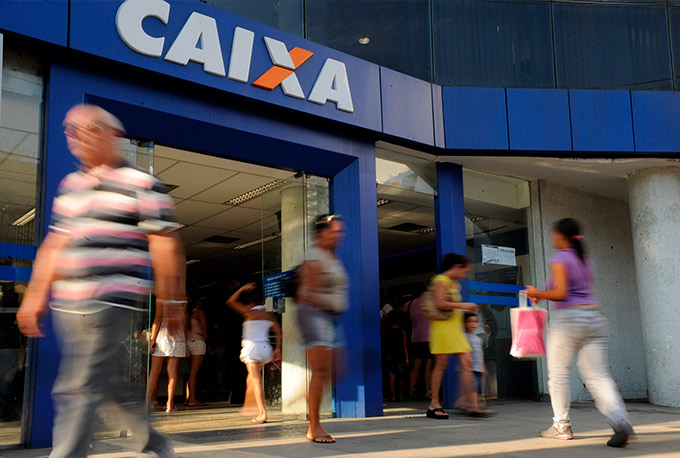 Caixa e Banco do Brasil cortam 21,2 mil empregados