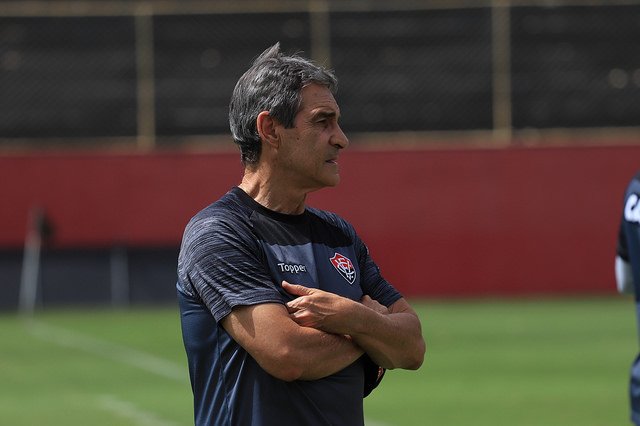 Vitória encara o Inter tentando se afastar da zona de rebaixamento
