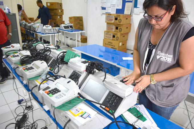 Zona eleitoral de Mata faz inseminação e lacração de urnas