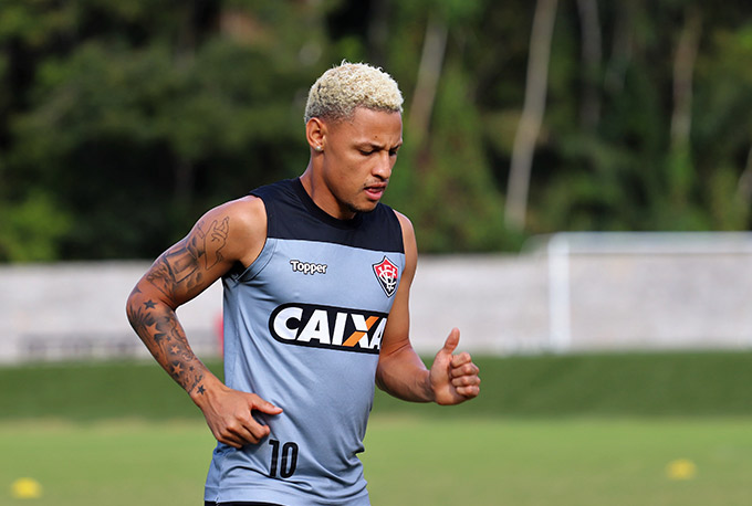 Sem Neilton, Carpegiani precisará definir substituto para enfrentar o Santos