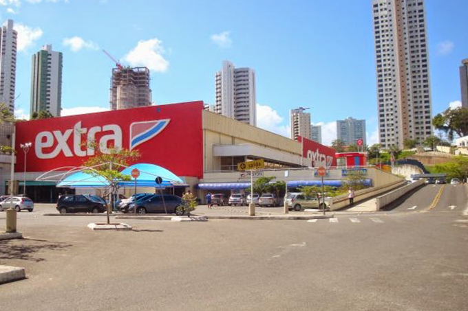 Bando assalta carro-forte em supermercado na Av. Vasco da Gama