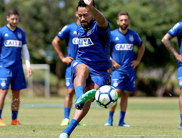Um ano e meio depois, Jackson pode voltar a ser titular no Bahia
