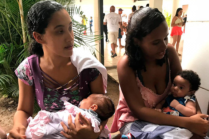 Com bebes no colo, matenses votaram nas eleições deste ano