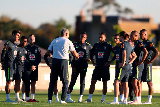 Seleção Brasileira treina em Londres para jogo contra a Arábia Saudita