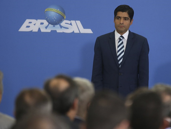 DEM e PR liberam integrantes para apoio no segundo turno