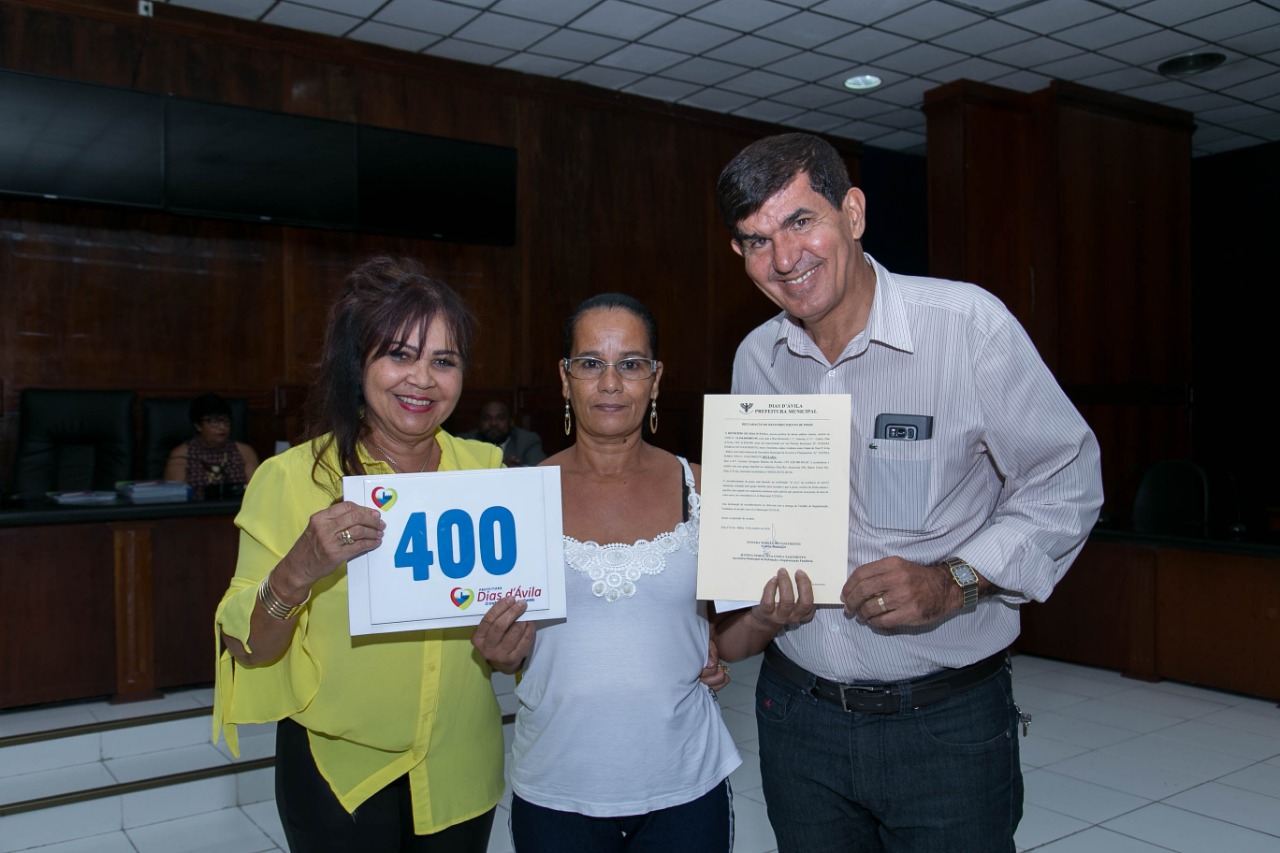 Prefeitura entrega Declaração de Reconhecimento de Posse à famílias 