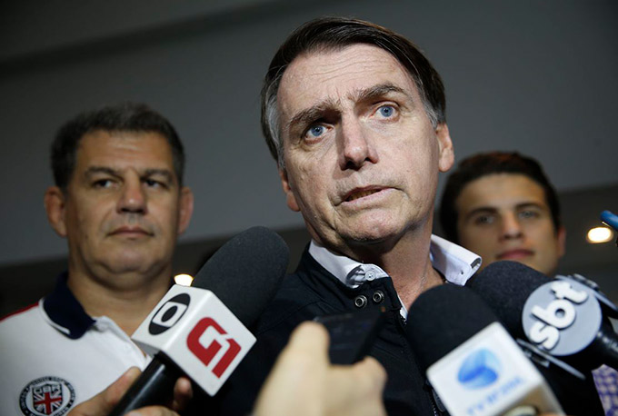 Bolsonaro afirma que vai resgatar o respeito em sala de aula