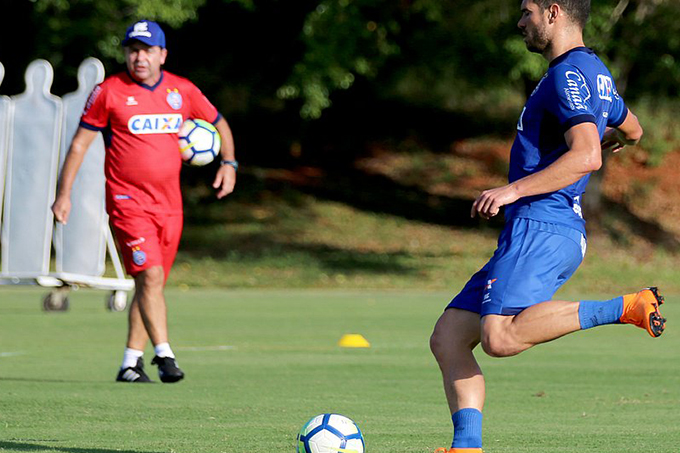 Disputa por vaga na defesa tricolor está cada vez mais acirrada