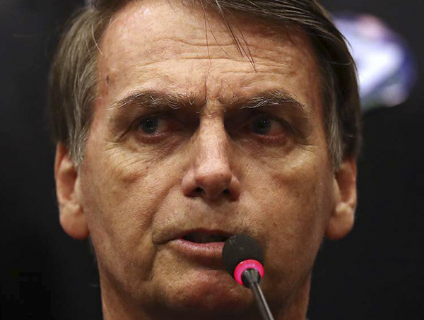 Bolsonaro repudia ato ilegal de disparo de mensagens