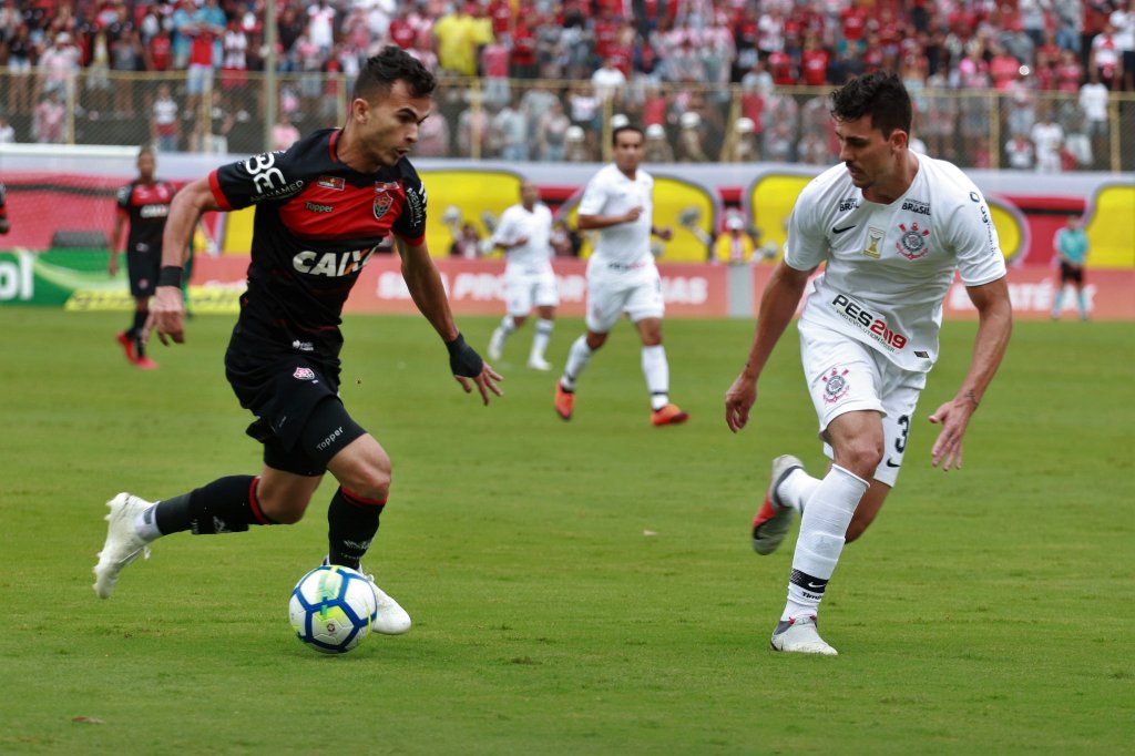 Vitória arranca empate nos acréscimos contra o Corinthians 