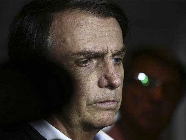 'Militares não ocuparão um terço dos ministérios', diz Bolsonaro