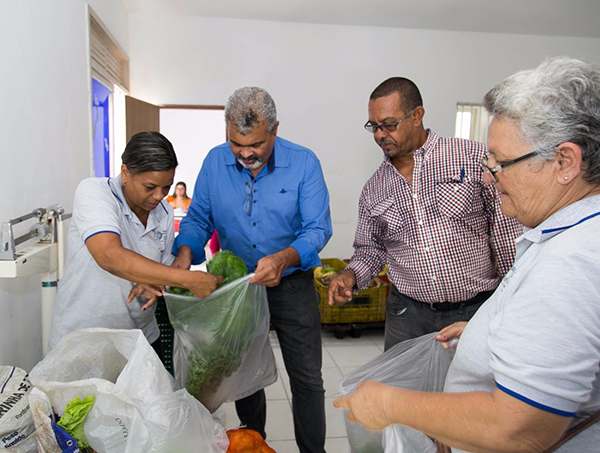 Prefeitura realiza entrega de cesta de alimentos do PAA 