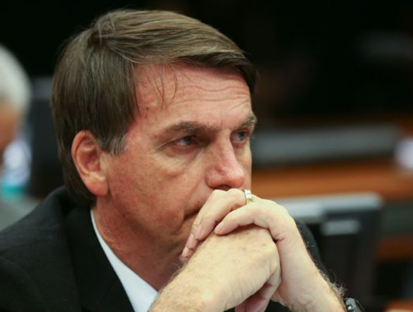 Jair Bolsonaro reavalia fusão de ministérios