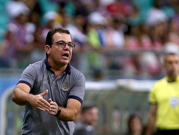 Enderson Moreira critica o VAR: 'Não acho confiável'