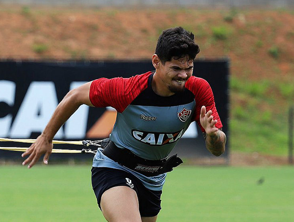 'Precisamos vencer em casa', prega Léo Ceará
