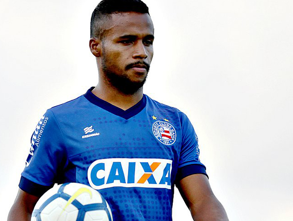 Élber volta e Enderson ganha opções para duelo com o Corinthians