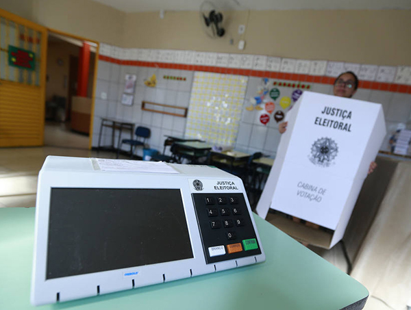 1.956 urnas foram substituídas no País e 35 pessoas foram presas