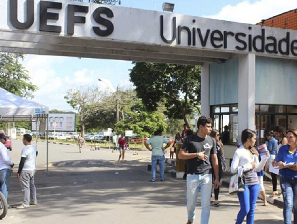 UEFS oferece vagas para professor em concurso com salário de R$3,4mil