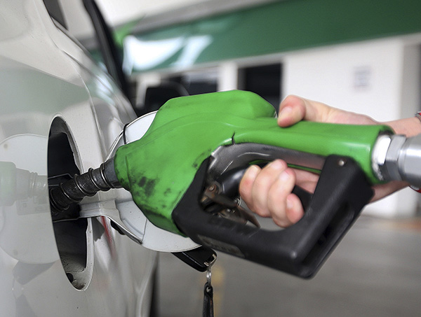 Petrobras anuncia redução de 6,2% no preço da gasolina na refinaria