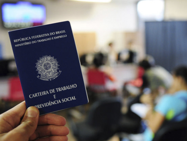 40% dos lojistas devem contratar funcionários temporários até dezembro