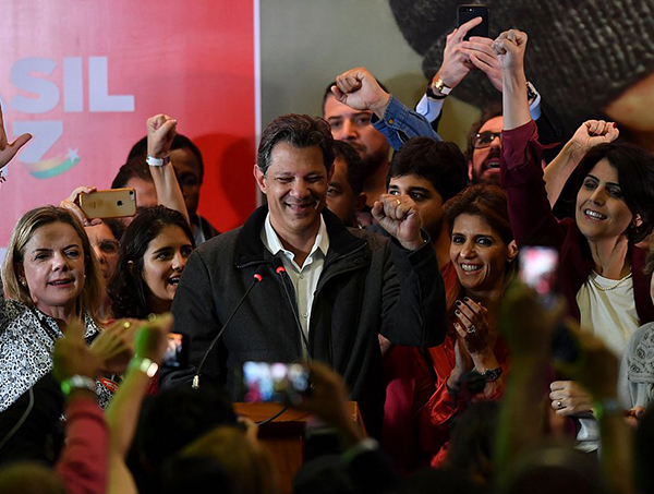 PT pede à militância ajuda para poder quitar contas da campanha