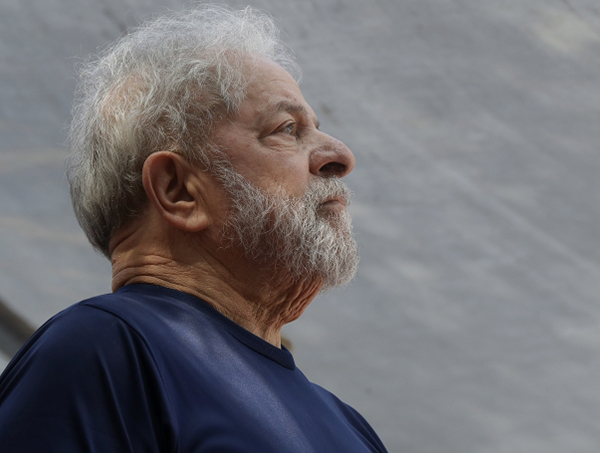 Lula acusa Moro de perda de imparcialidade e pede liberdade ao Supremo
