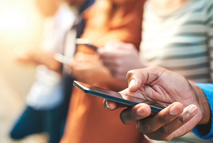 Transações bancárias feitas por celular aumentam no país