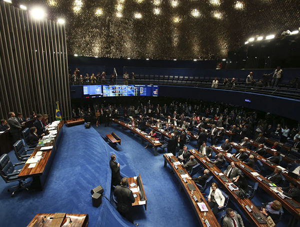 Temer assina decreto que cria novo regime tributário para montadoras
